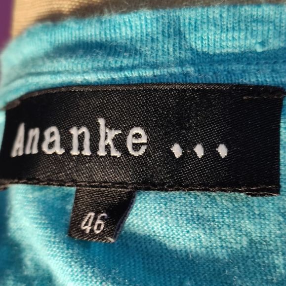 🔴 FREE w/ bundle: Ananke Linen T-Shirt 🔴 - Picture 4 of 4